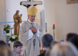 Bischof bei der Predigt